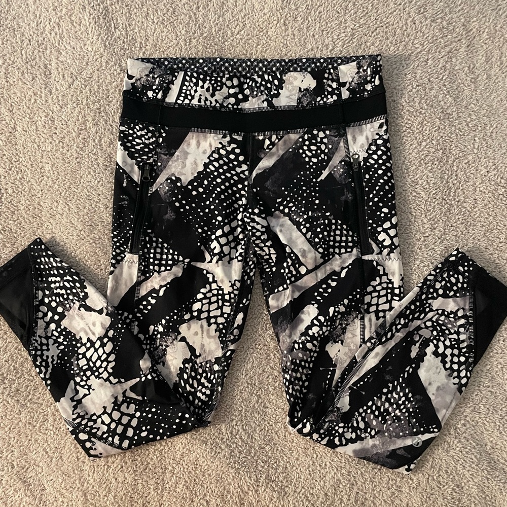 Lululemon leggings with mesh inserts. Size 6